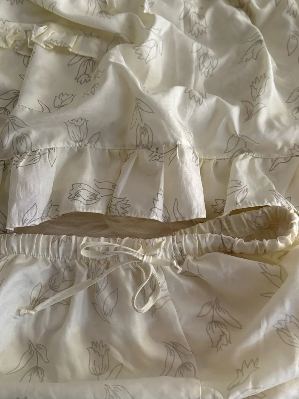Cream Floral Ruffle Pajama Set - Brand: Petit Lem 55%cotton 45 polyester medium - Picture 5 of 10